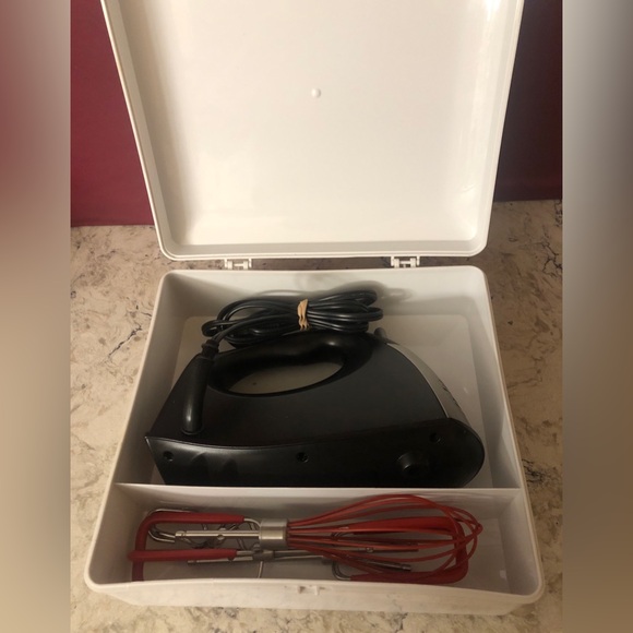 Hamilton Beach SoftScrapeTM 6 Speed Hand Mixer with Case - Picture 5 of 6